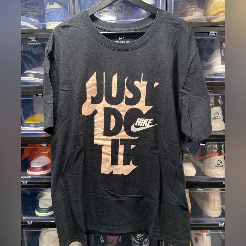 NIKE JUST DO IT MIRROR LOGO • BLACK & CRIMSON TINT (BLEACH CORAL) TEE T-SHIRT